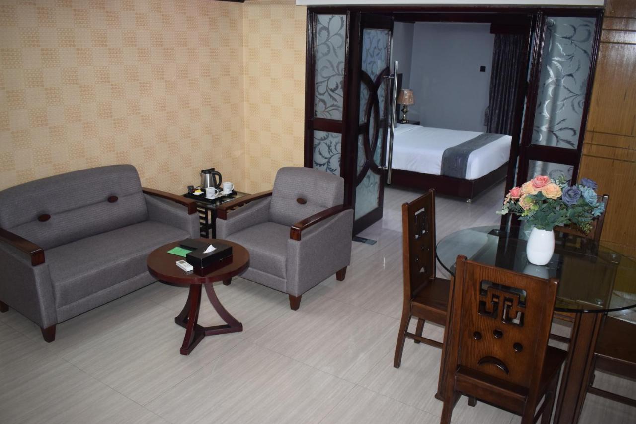 Momo Inn Bogra Exterior foto